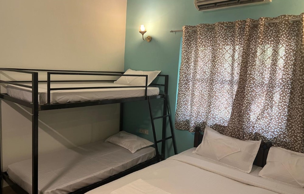TRV 4 Bed Women Dorm 
